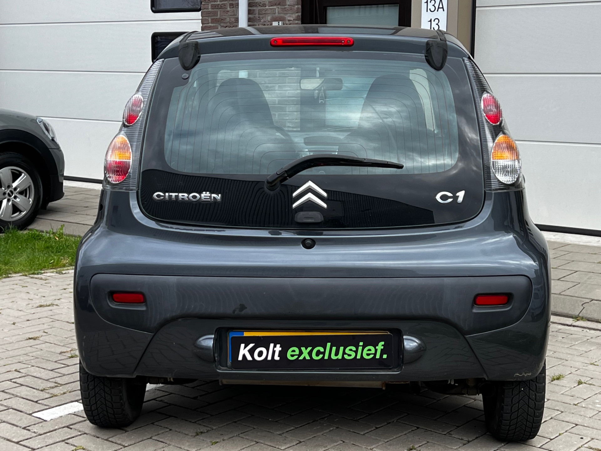 47915761-17.jpg