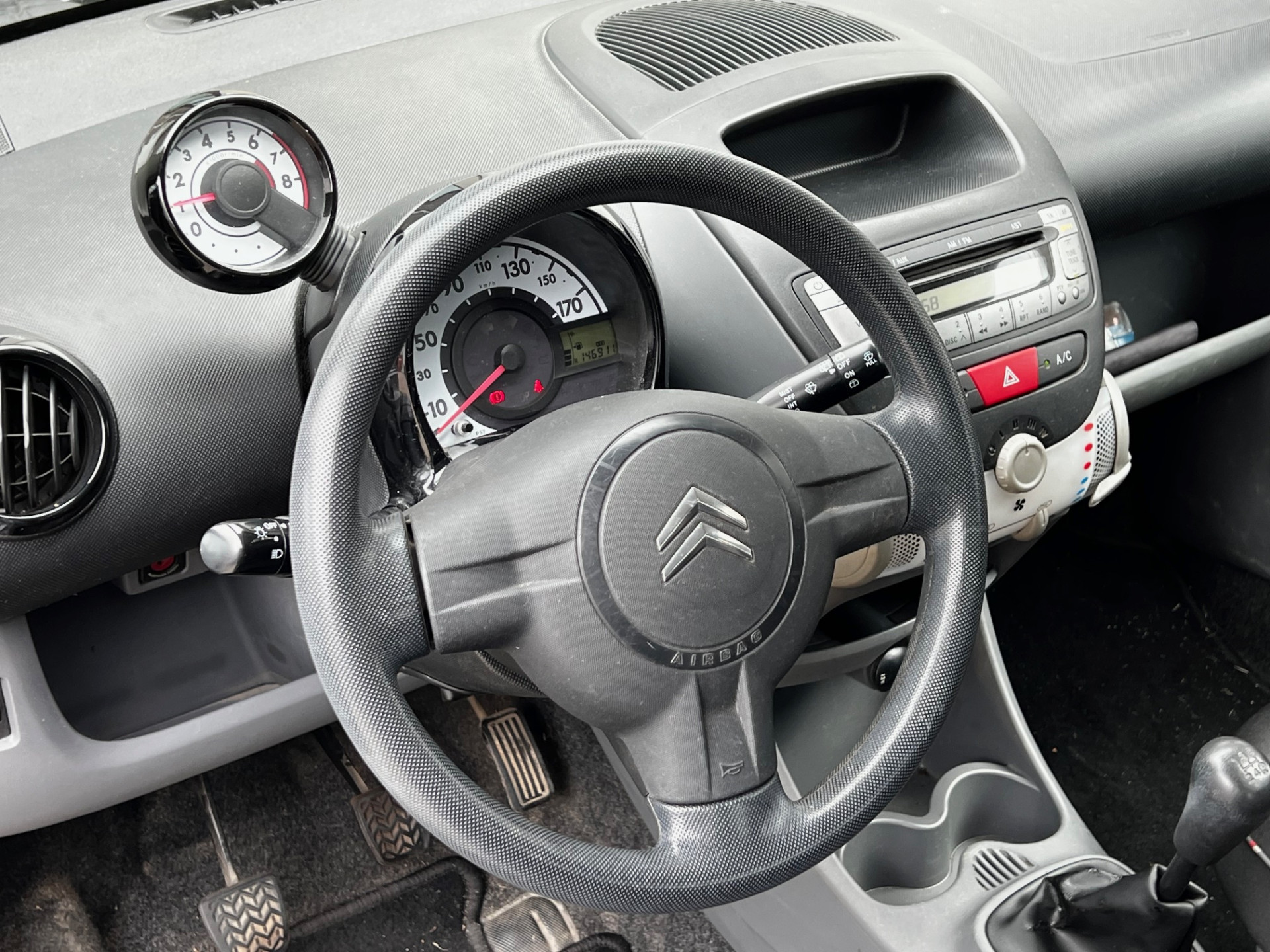 47915761-6.jpg