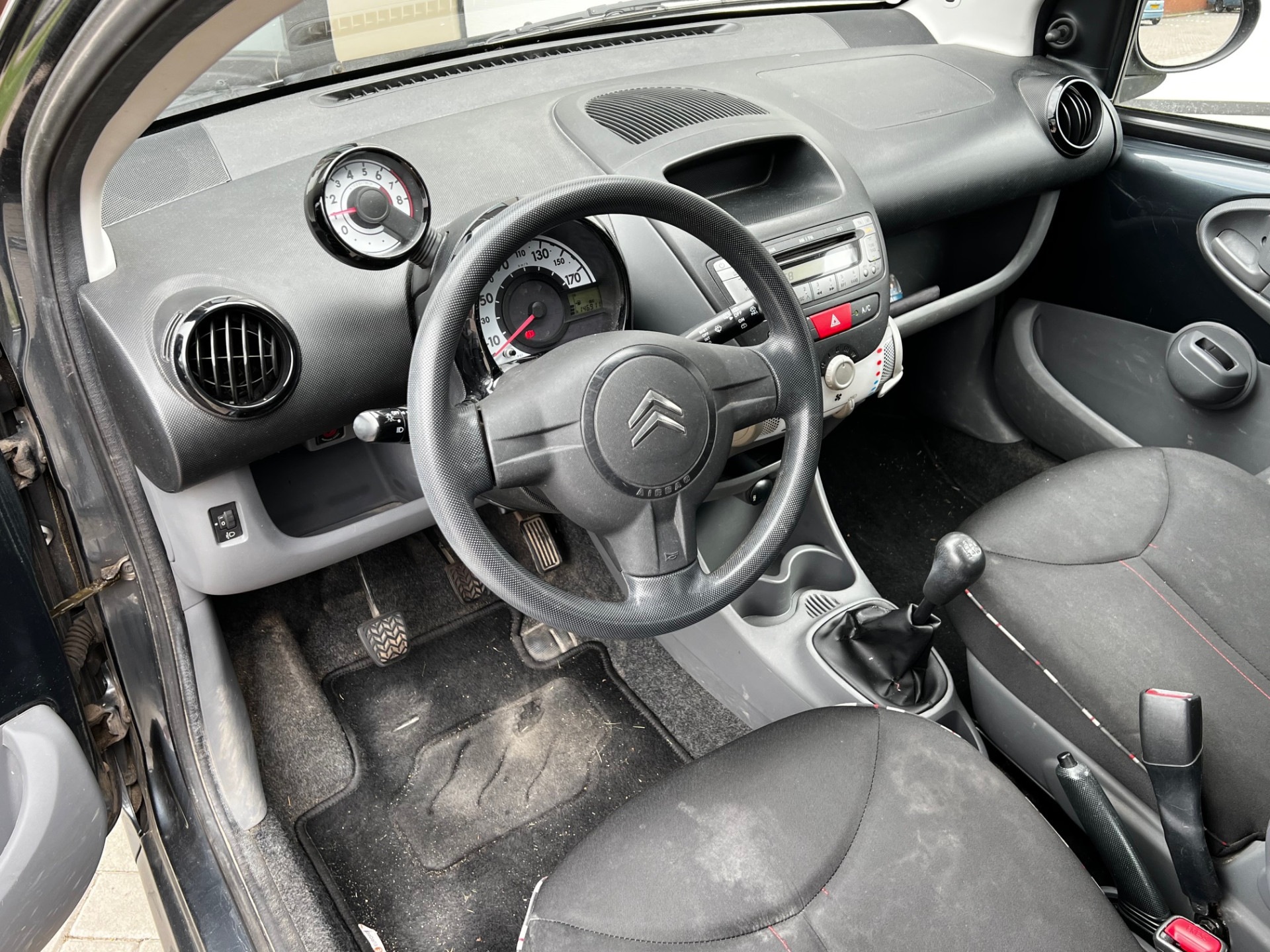 47915761-7.jpg